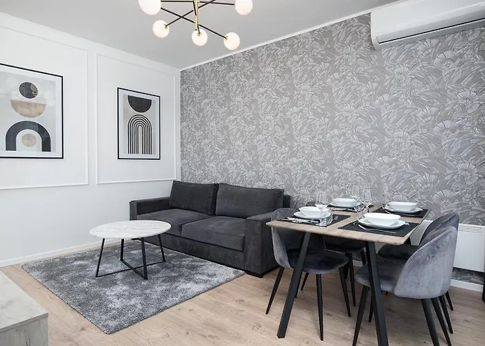 Golden Gate Apartment